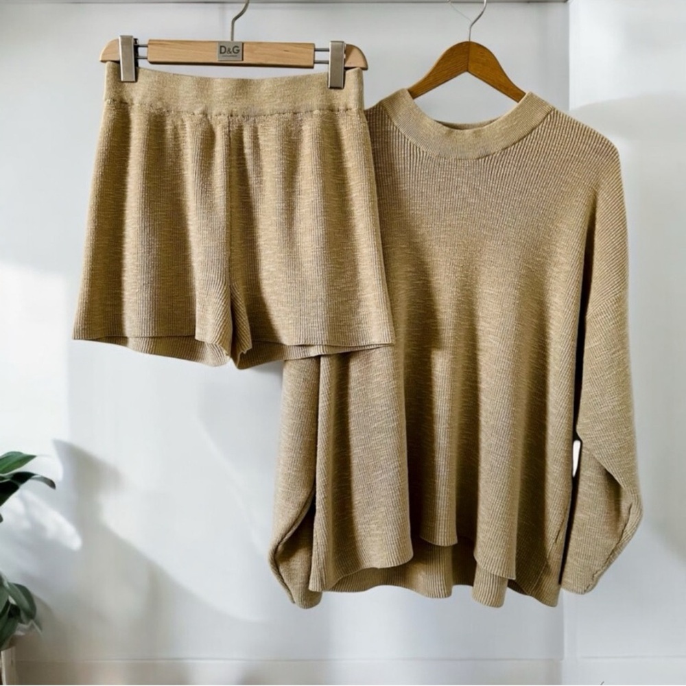 Free People Malibu Solid Surf Set Sweater and Shorts Large RARE had to find